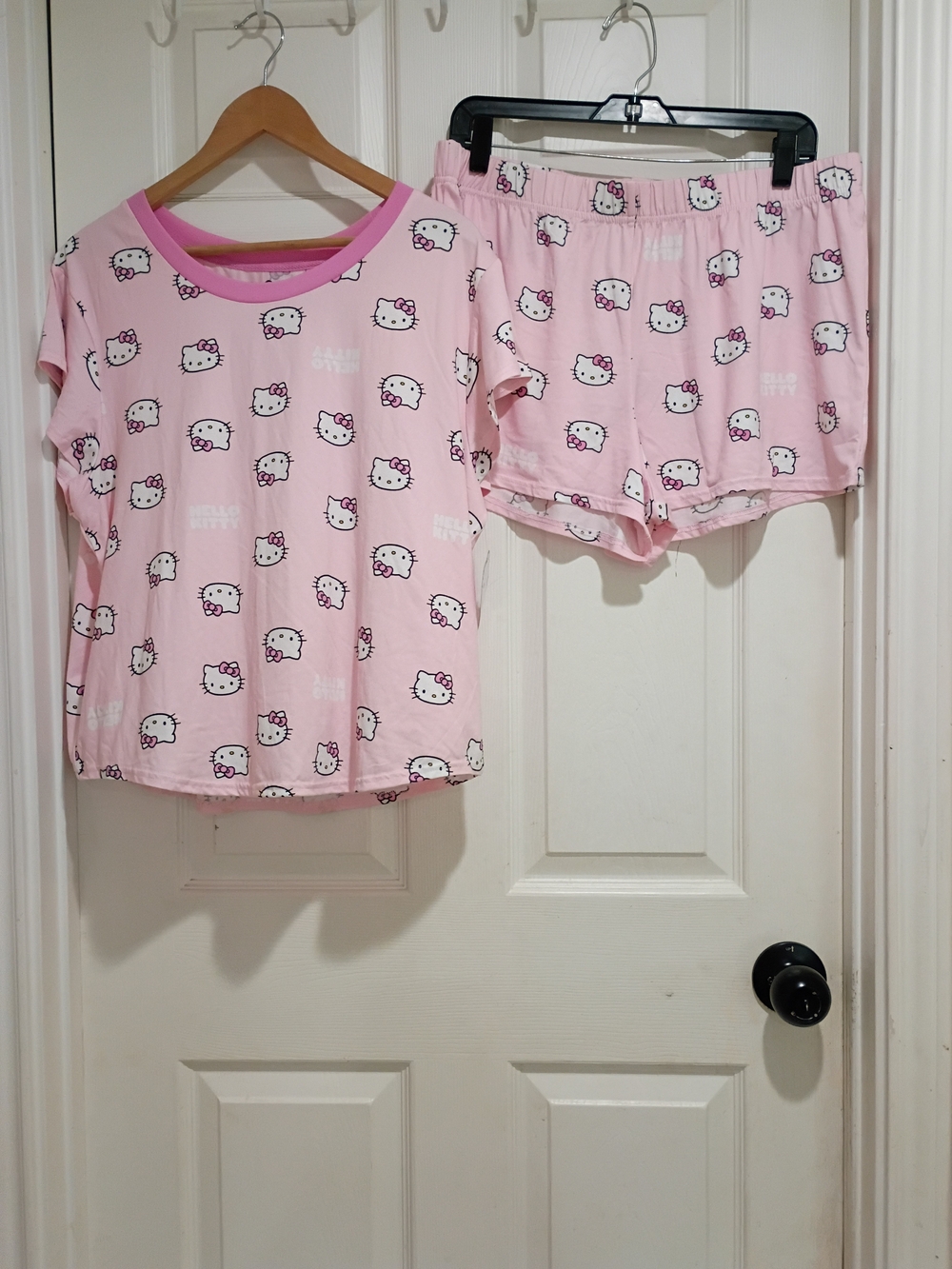 Hello Kitty Pink Short Sleeve Pajama Top & Shorts Set Size Large